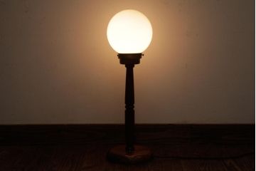 アンティーク照明　木製支柱とつまみがおしゃれなスタンドライト(照明、フロアスタンド)(R-036980)