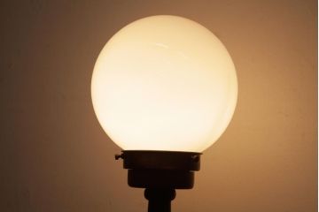 アンティーク照明　木製支柱とつまみがおしゃれなスタンドライト(照明、フロアスタンド)(R-036980)