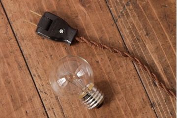 アンティーク照明　木製支柱とつまみがおしゃれなスタンドライト(照明、フロアスタンド)(R-036980)