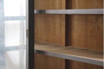 アンティーク家具　大正ロマン香る黒塗りの重ねキャビネット(本箱、ブックケース、収納棚、飾り棚、戸棚、店舗什器)(R-036990)