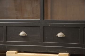 アンティーク家具　大正ロマン香る黒塗りの重ねキャビネット(本箱、ブックケース、収納棚、飾り棚、戸棚、店舗什器)(R-036990)