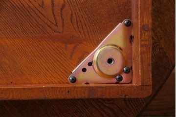 レトロ家具　昭和初期　脚付リメイク　天板栓材　赤みがかった艶がきれいな漆塗りの丸ちゃぶ台(ラウンドテーブル)(R-36993)