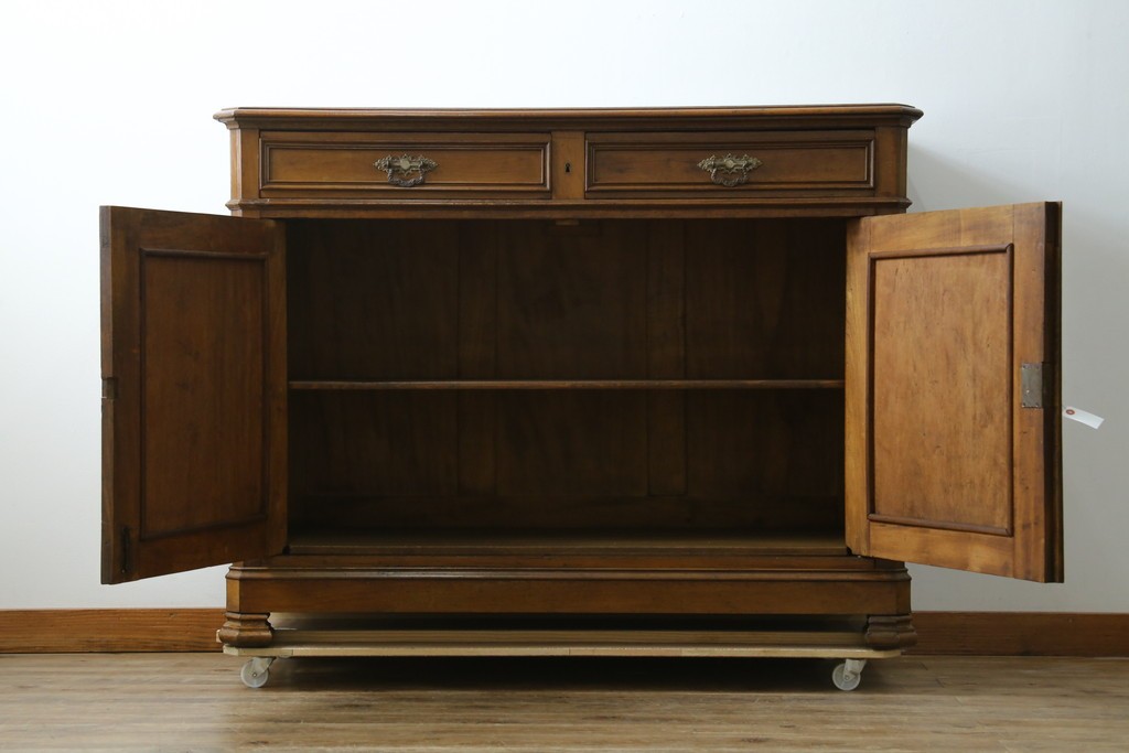 フランスアンティーク　クラシカルなレリーフが目を引くサイドボード　(R-036994)