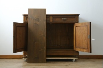 フランスアンティーク　クラシカルなレリーフが目を引くサイドボード　(R-036994)