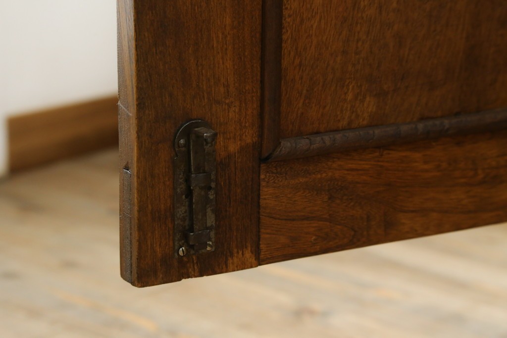 フランスアンティーク　クラシカルなレリーフが目を引くサイドボード　(R-036994)