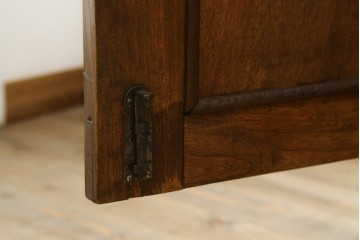 フランスアンティーク　クラシカルなレリーフが目を引くサイドボード　(R-036994)