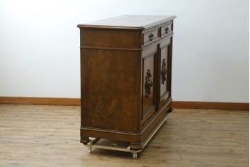 フランスアンティーク　クラシカルなレリーフが目を引くサイドボード　(R-036994)