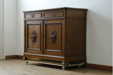 フランスアンティーク　クラシカルなレリーフが目を引くサイドボード　(R-036994)