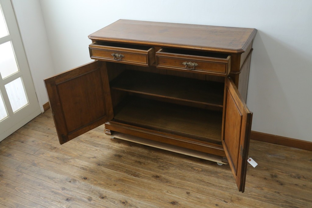 フランスアンティーク　クラシカルなレリーフが目を引くサイドボード　(R-036994)