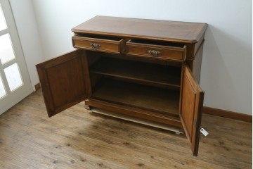 フランスアンティーク　クラシカルなレリーフが目を引くサイドボード　(R-036994)