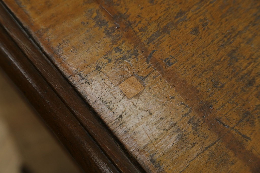 フランスアンティーク　クラシカルなレリーフが目を引くサイドボード　(R-036994)