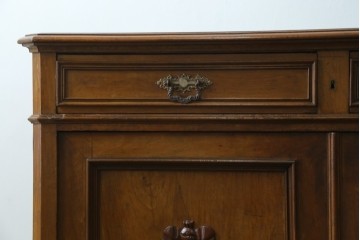 フランスアンティーク　クラシカルなレリーフが目を引くサイドボード　(R-036994)