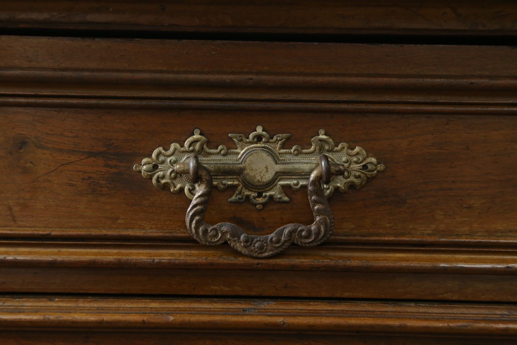 フランスアンティーク　クラシカルなレリーフが目を引くサイドボード　(R-036994)