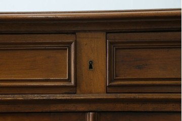 フランスアンティーク　クラシカルなレリーフが目を引くサイドボード　(R-036994)