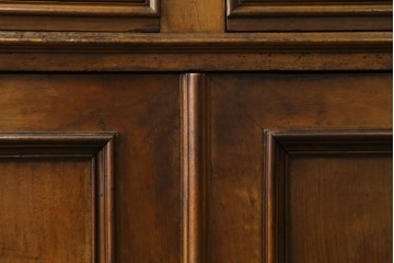 フランスアンティーク　クラシカルなレリーフが目を引くサイドボード　(R-036994)