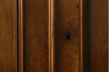 フランスアンティーク　クラシカルなレリーフが目を引くサイドボード　(R-036994)