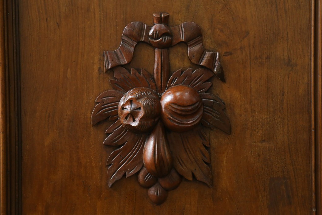 フランスアンティーク　クラシカルなレリーフが目を引くサイドボード　(R-036994)