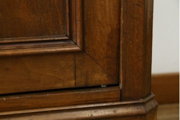 フランスアンティーク　クラシカルなレリーフが目を引くサイドボード　(R-036994)