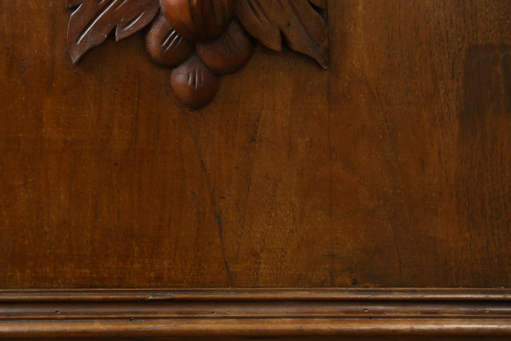 フランスアンティーク　クラシカルなレリーフが目を引くサイドボード　(R-036994)