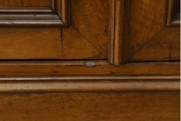 フランスアンティーク　クラシカルなレリーフが目を引くサイドボード　(R-036994)