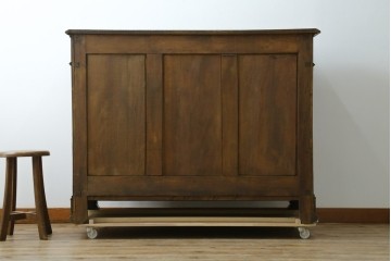 フランスアンティーク　クラシカルなレリーフが目を引くサイドボード　(R-036994)