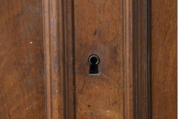 フランスアンティーク　クラシカルなレリーフが目を引くサイドボード(収納棚、飾り棚、戸棚、サイドキャビネット)(R-036994)