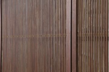 アンティーク建具　腰板ケヤキ材　裏障子付き!上品な和の空間づくりにおすすめな格子戸4枚セット(建具、引き戸)(R-037003)