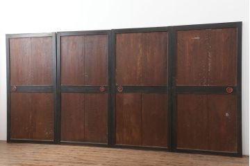 アンティーク建具　黒い木枠がモダンな板戸4枚セット(帯戸、引き戸)(R-037007)