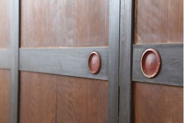 アンティーク建具　黒い木枠がモダンな板戸4枚セット(帯戸、引き戸)(R-037007)