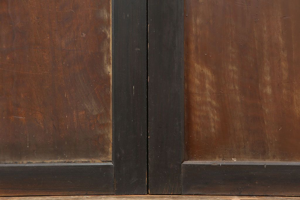 アンティーク建具　黒い木枠がモダンな板戸4枚セット(帯戸、引き戸)(R-037007)