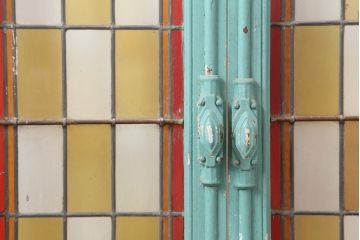 アンティーク建具　フランスアンティーク　クリアとイエローのチェックがお洒落なステンドグラスの窓一対・大(ガラス扉)(R-037021)