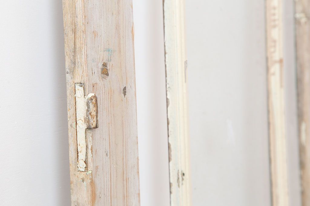 アンティーク建具　パイン材　ホワイトペイントが爽やかなフランスアンティークの木製ドア(扉、建具)(R-037022)