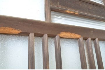 アンティーク建具　レトロ　腰板ケヤキ材　和を感じるデザインのガラス戸2枚セット(玄関戸、引き戸)(R-037031)