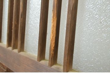 アンティーク建具　レトロ　腰板ケヤキ材　和を感じるデザインのガラス戸2枚セット(玄関戸、引き戸)(R-037031)
