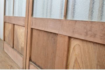 アンティーク建具　レトロ　腰板ケヤキ材　和を感じるデザインのガラス戸2枚セット(玄関戸、引き戸)(R-037031)