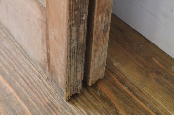 アンティーク建具　レトロ　腰板ケヤキ材　和を感じるデザインのガラス戸2枚セット(玄関戸、引き戸)(R-037031)