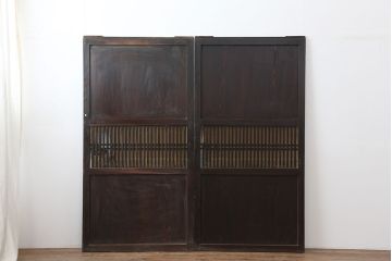 アンティーク建具　木の味わいが魅力的な格子帯戸2枚セット(板戸、引き戸)(R-037032)