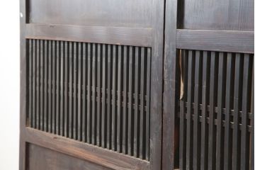アンティーク建具　木の味わいが魅力的な格子帯戸2枚セット(板戸、引き戸)(R-037032)