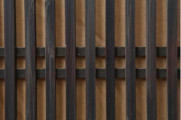 アンティーク建具　木の味わいが魅力的な格子帯戸2枚セット(板戸、引き戸)(R-037032)