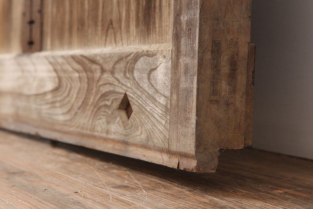 アンティーク建具　和製アンティーク　総ケヤキ材　風格漂う格子蔵戸(玄関戸、引き戸)(R-037035)