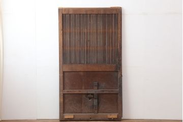 アンティーク建具　明治期　ヒノキ材　縁起物　巾着金具が存在感を放つ蔵戸(玄関戸、建具、引き戸)(R-037038)