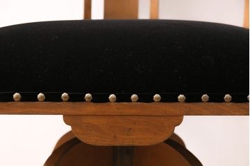 和製アンティーク　黒いファブリックに鋲が打たれた、メンズライクなデザインが格好いい回転チェア(回転椅子、ドクターチェア、椅子)(R-037043)