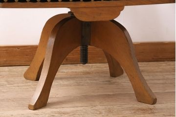 和製アンティーク　黒いファブリックに鋲が打たれた、メンズライクなデザインが格好いい回転チェア(回転椅子、ドクターチェア、椅子)(R-037043)