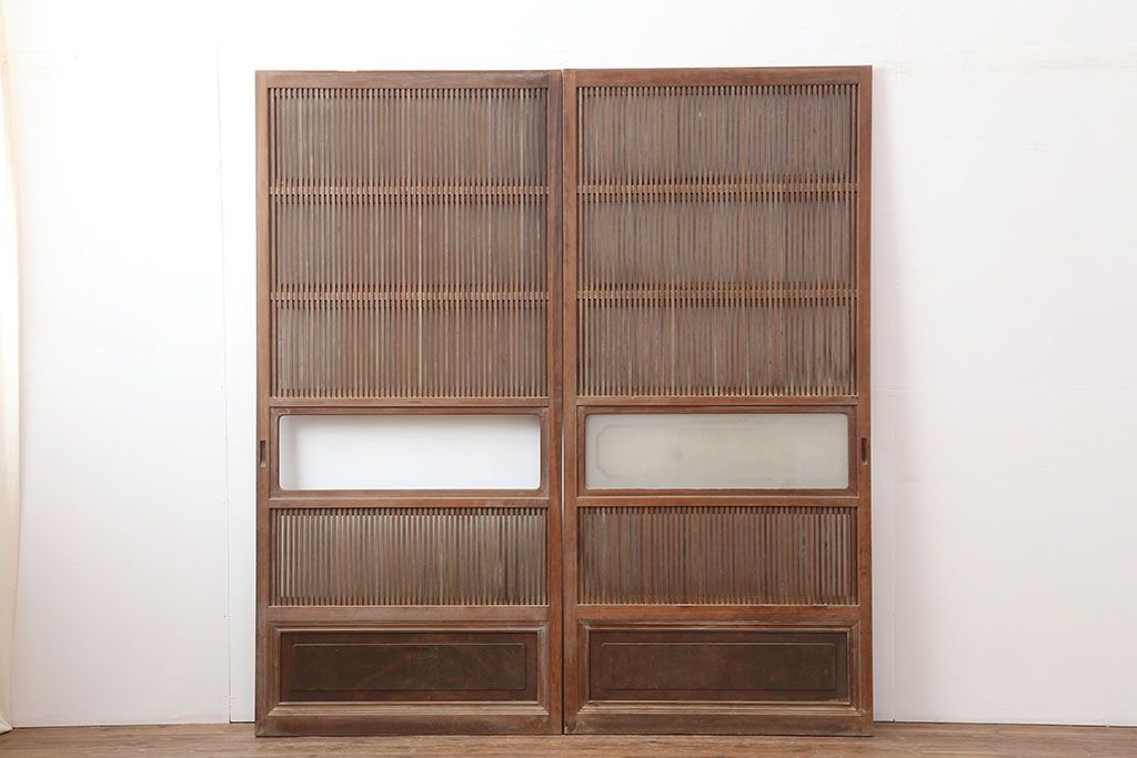 アンティーク建具　腰板ケヤキ材　裏ガラス入り　上手物!和モダンスタイルにおすすめな格子戸2枚セット(ガラス帯戸、建具、引き戸)(R-037061)