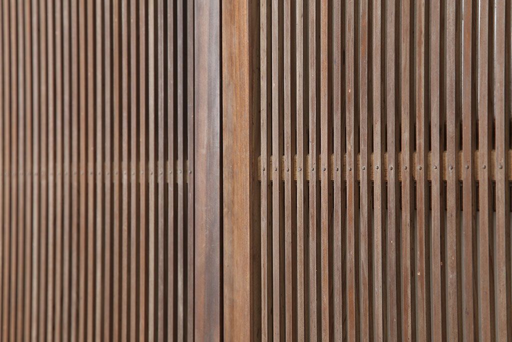 アンティーク建具　腰板ケヤキ材　裏ガラス入り　上手物!和モダンスタイルにおすすめな格子戸2枚セット(ガラス帯戸、建具、引き戸)(R-037061)