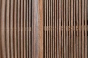 アンティーク建具　腰板ケヤキ材　裏ガラス入り　上手物!和モダンスタイルにおすすめな格子戸2枚セット(ガラス帯戸、建具、引き戸)(R-037061)