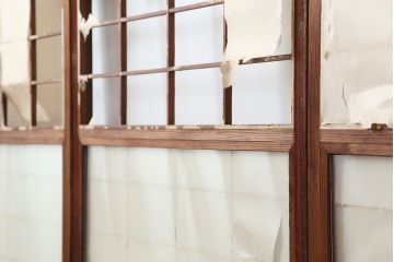 アンティーク建具　昭和初期　摺り上げ　風情あるインテリアにおすすめな雪見障子戸4枚セット(建具、擦り上げ障子戸、擦上障子戸、引き戸)(R-037063)