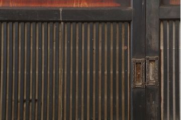 アンティーク建具　明治期　裏障子付き!黒い木枠がモダンな格子帯戸3枚セット(引き戸、建具)(R-037077)