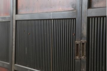 アンティーク建具　明治期　裏障子付き!黒い木枠がモダンな格子帯戸3枚セット(引き戸、建具)(R-037077)