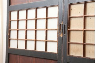 アンティーク建具　明治期　裏障子付き!黒い木枠がモダンな格子帯戸3枚セット(引き戸、建具)(R-037077)